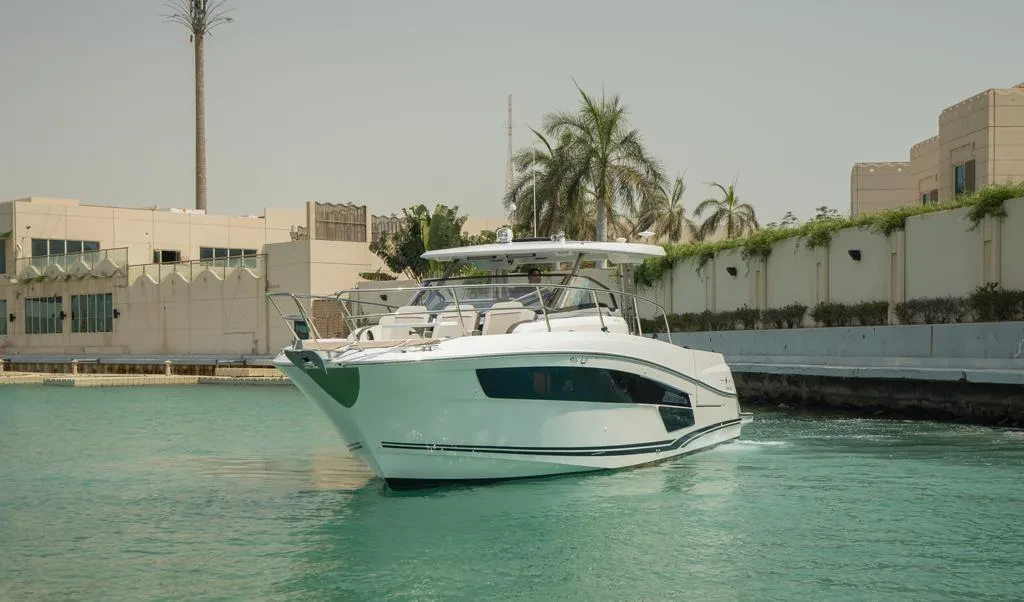 🛥️ جولة يخت على كورنيش جدة